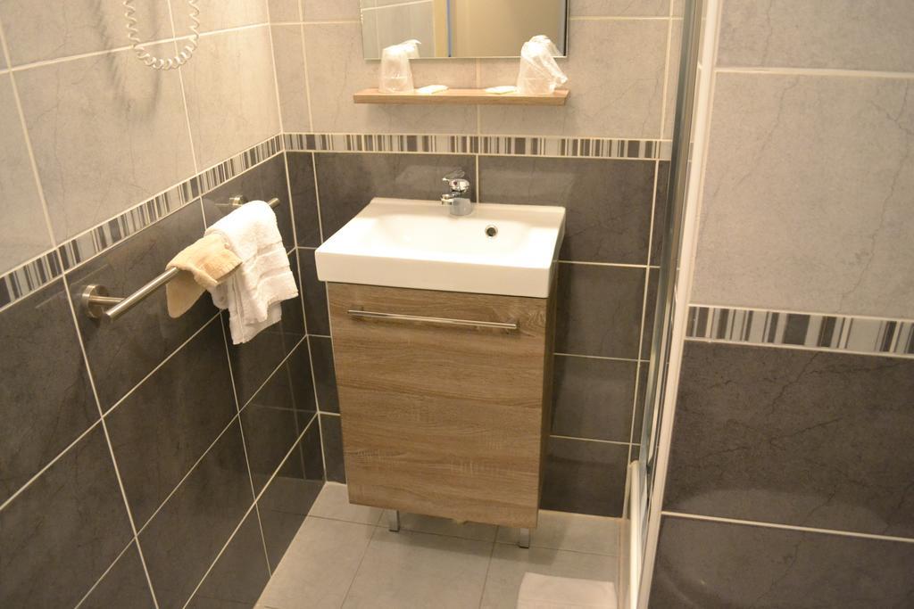 Logis-Hotel & Restaurant Le Carnot Bolbec Pokój zdjęcie
