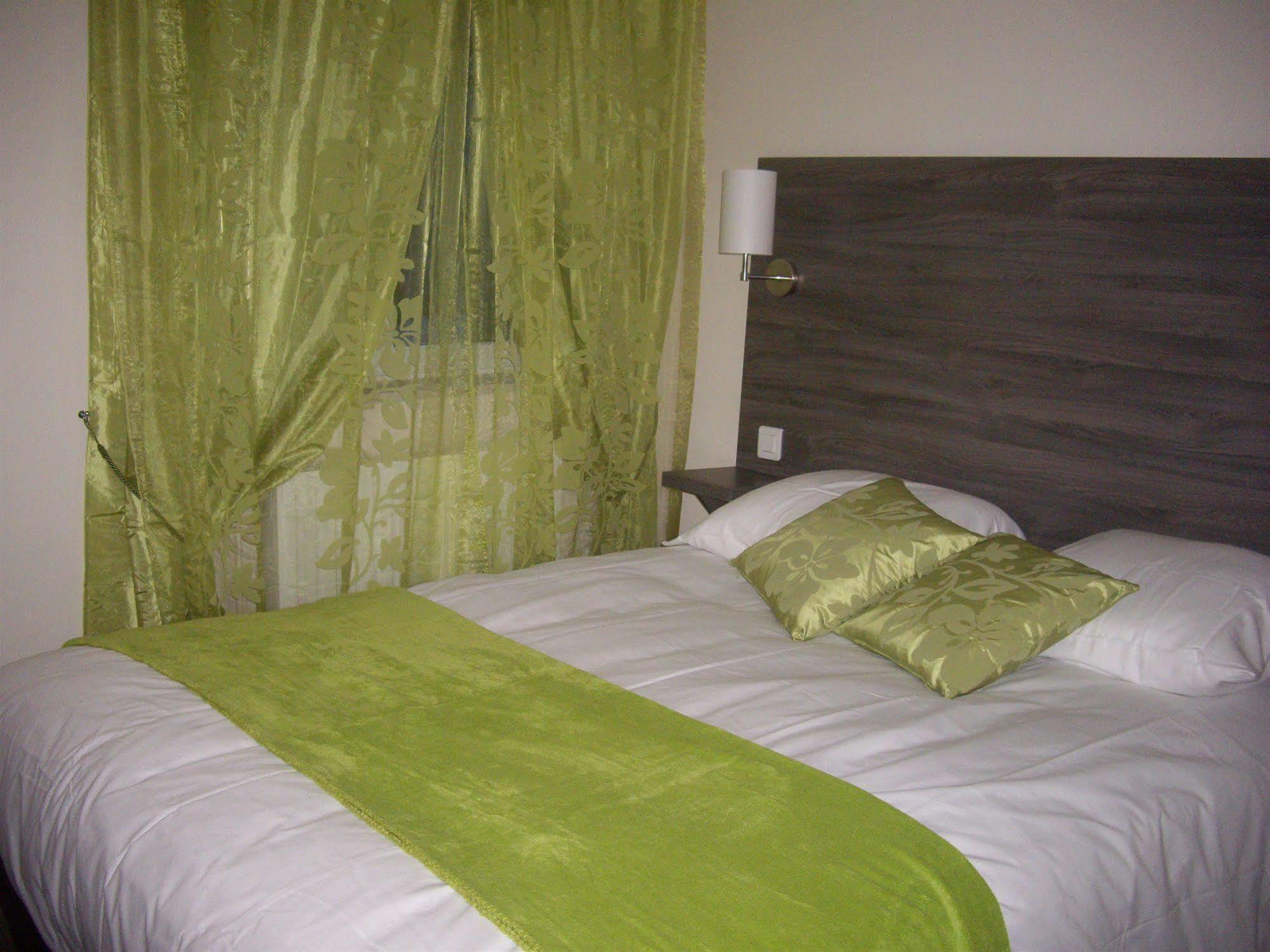 Logis-Hotel & Restaurant Le Carnot Bolbec Zewnętrze zdjęcie